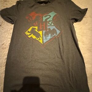 Warner Bros. Gray Hogwarts Crest Tee